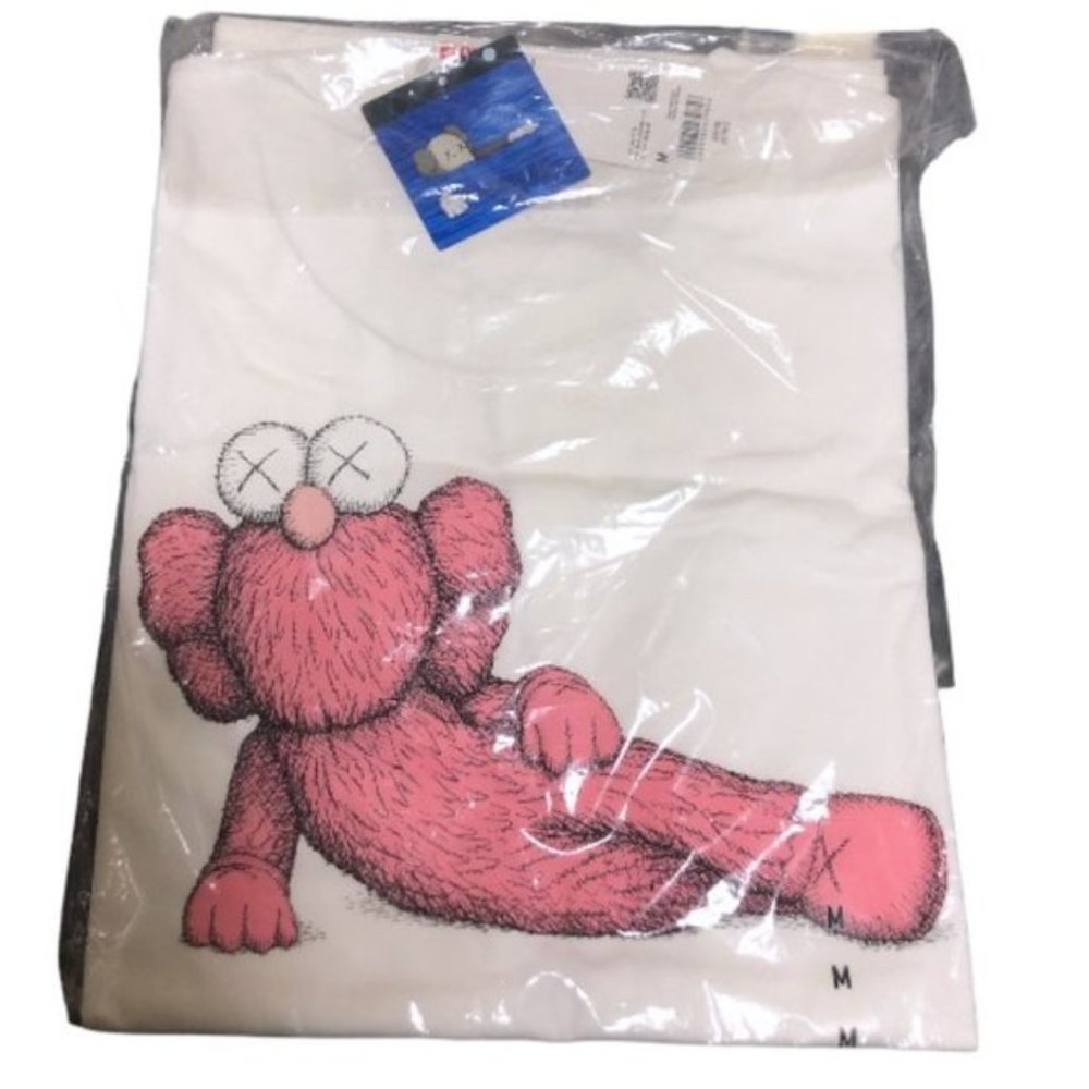 NWT Uniqlo x Kaws UT Unisex Short Sleeve Graphic T-Shirt - Picture 3 of 4